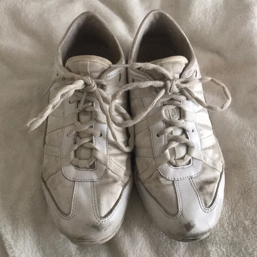 Cheer shoes